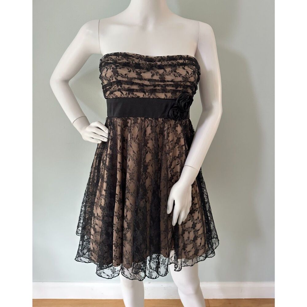 Black Lace Strapless Cocktail Dress Nude Illusion Floral Fit Flare size 3/4 Prom